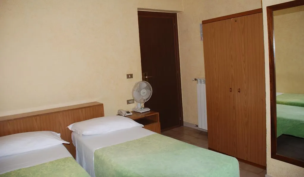 Hotel Verona Milán 0*,