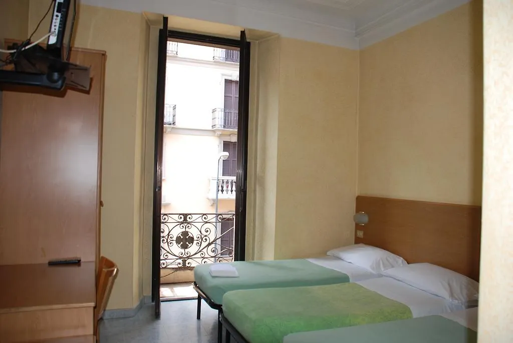 Hotel Verona Milano 0*,  Italia